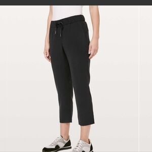 Lululemon On The Fly Crop *Woven 23"